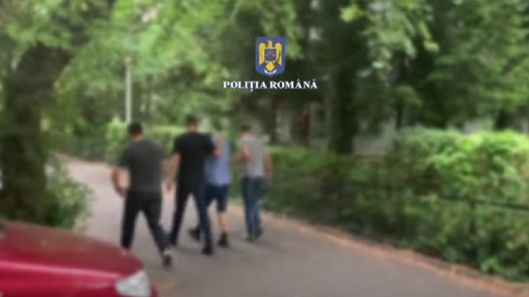 Şase cetăţeni români şi moldoveni au fost trimişi în judecată pentru producere ilegală de ţigarete
