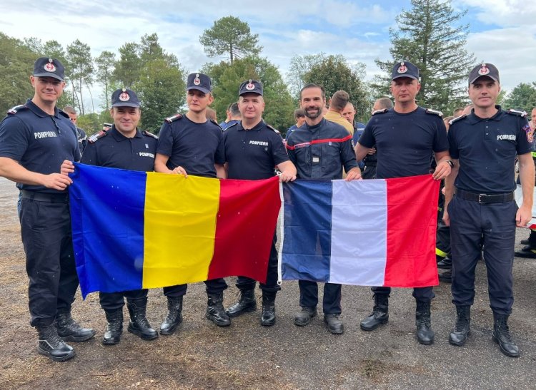 Pompierii români și-au încheiat misiunea în Franța, unde au participat la stingerea incendiilor de vegetație