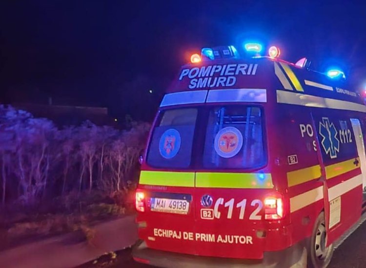 Un bărbat a murit, după ce a fost lovit de o autospecială de pompieri, pe un drum din județul Bacău