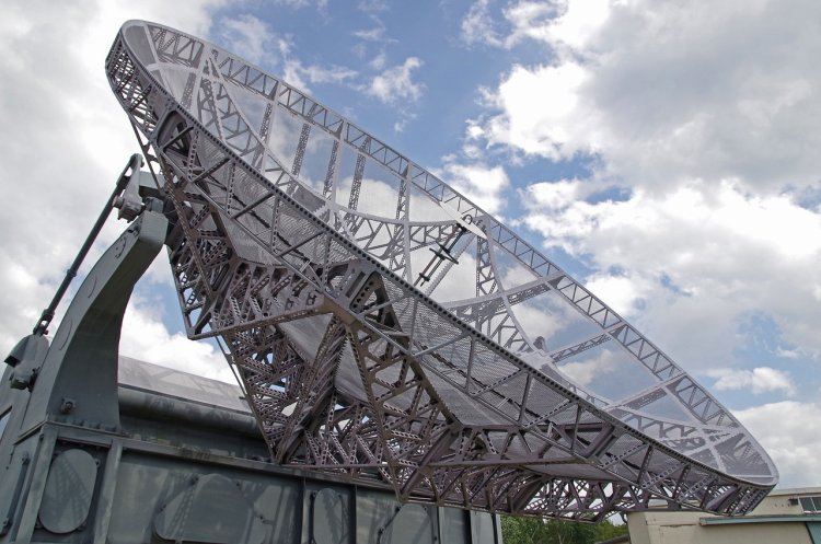Primul radar german TRML-4D a ajuns în Ucraina: Poate urmări până la 1.500 de ținte