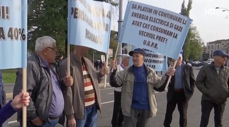 Protest în fața Ministerului Muncii - Pensionarii cer majorarea veniturilor
