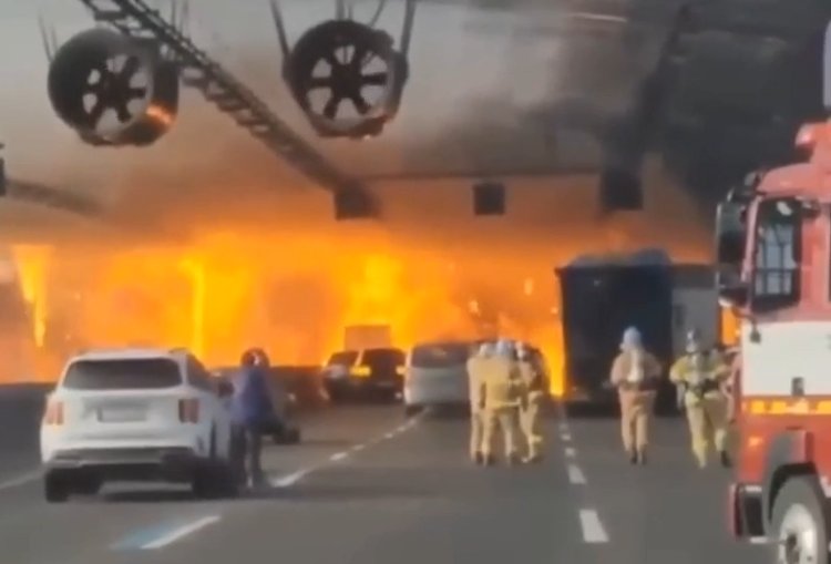 VIDEO: Șase oameni au murit și 29 au fost răniți după ce un tunel a fost cuprins de flăcări în urma unui accident în apropiere de Seul