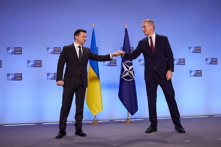 Șeful NATO cere livrarea de noi arme pentru Ucraina: Ajutorul militar e cea mai scurtă cale către pace