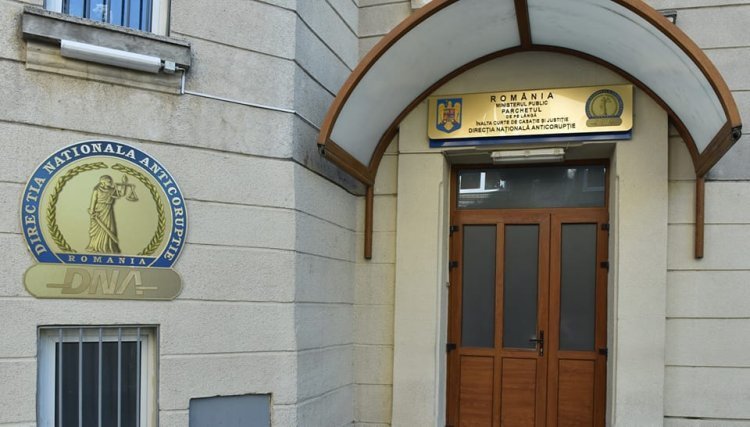 Opt agenţi şi ofiţeri de poliţie de la vama Giurgiu au fost trimiși în judecată de DNA pentru mită
