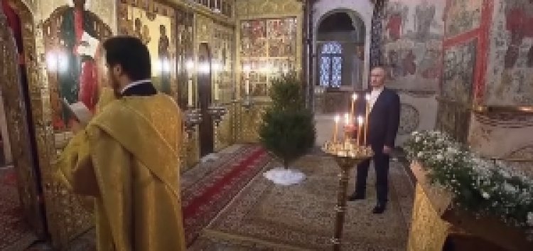 Vladimir Putin a participat singur la slujba de Crăciun, la Kremlin