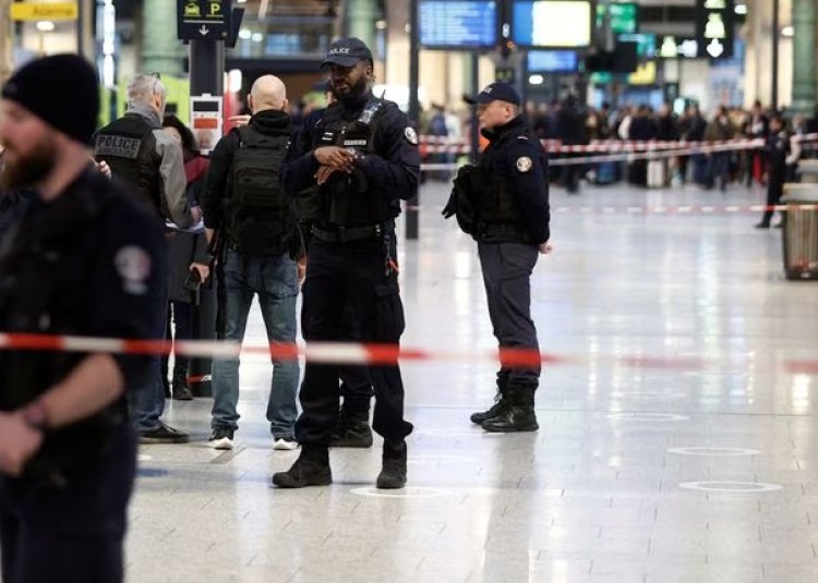 Poliția a deschis focul asupra unei „persoane periculoase” care a rănit mai mulți călători cu cuțitul în Gara de Nord din Paris