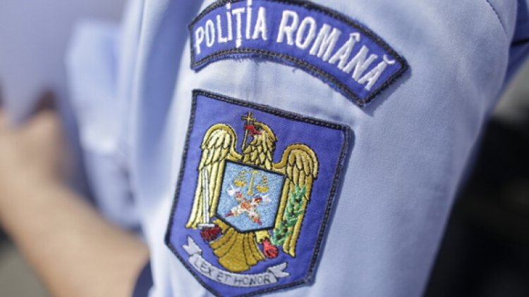 O polițistă, șefa unui post de poliție din Maramureș, cercetă după ce a înlocuit țigările de contrabandă confiscate cu baxuri pline cu rumeguș