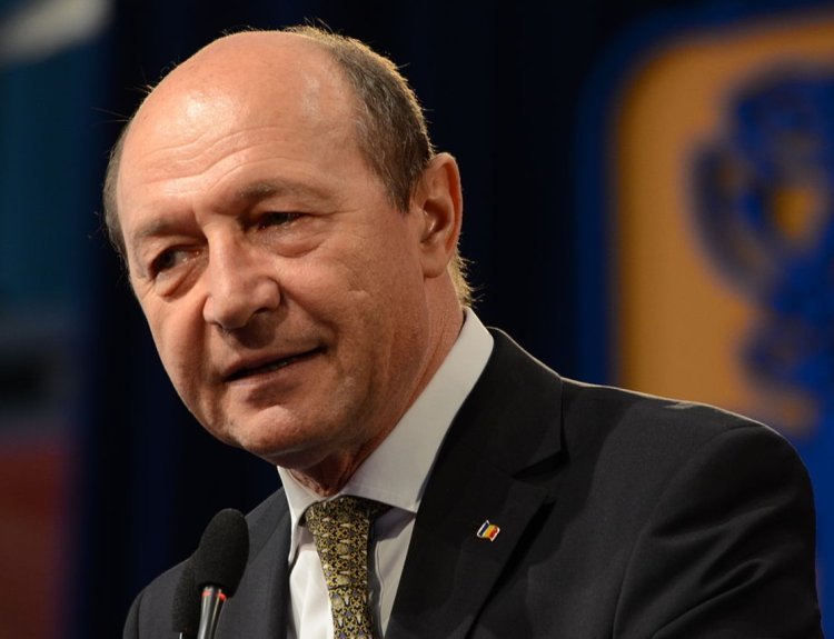 Fostul președinte Traian Băsescu: „Furtul Petrom a fost aprobat prin lege de Năstase, în 2004, în condiții absolut ticăloase. Este laș, nu-și asumă propriile acte”