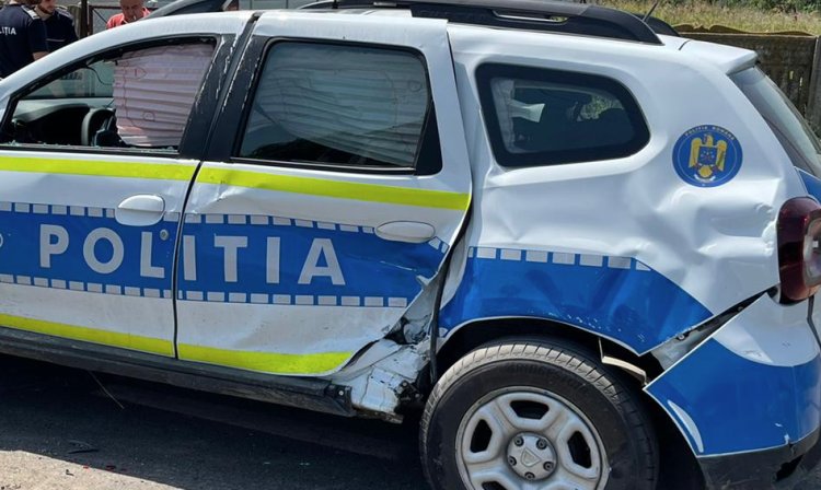 Accident în județul Iași - Doi polițiști au fost răniți după ce au plonjat cu autospeciala în râul Bahlui