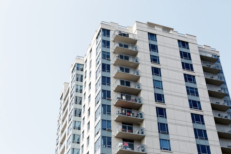 Decizie a Guvernului: Închirierea apartamentelor din blocurile cu risc seismic I este interzisă