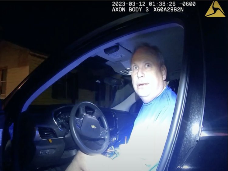 Un polițist din Oklahoma și-a arestat șeful, după ce l-a prins mort de beat la volan: „Nu-mi pasă dacă ești președintele”