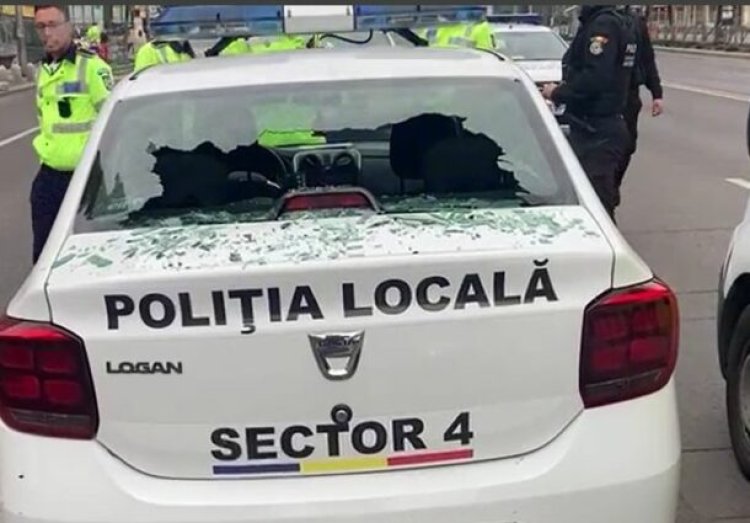 Incident în Pasajul Unirii: Echipaj al poliției locale, atacat cu bucăți de piatră cubică