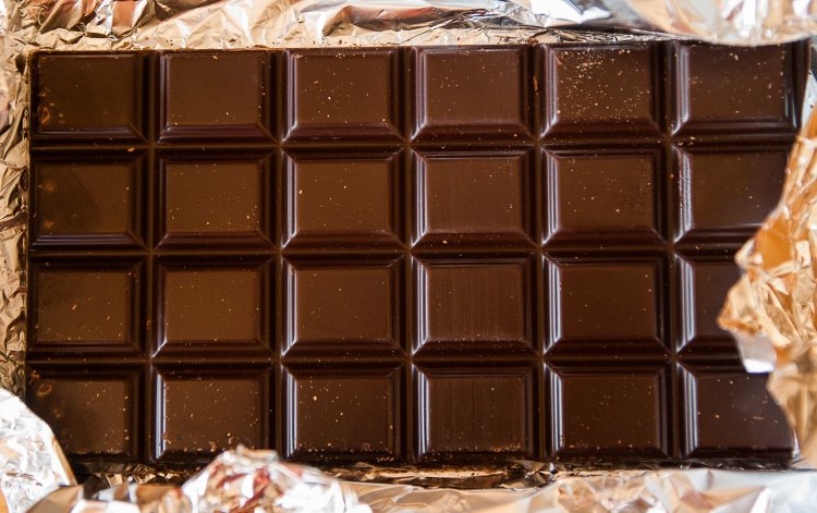 Studiu: Consumul regulat al ciocolatei scade riscul de mortalitate prematură din orice cauză