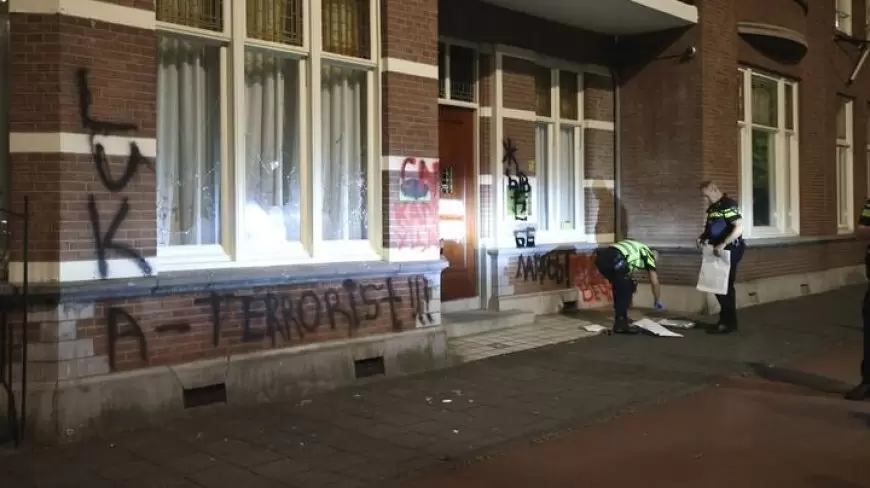 Olanda: Ambasada Belarusului a fost vandalizată - Geamuri sparte și ziduri „redecorate” cu mesaje pentru regimul de la Minsk