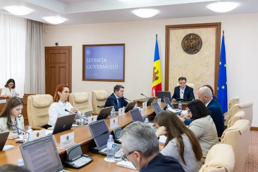 Trei miniștri ai Guvernului Republicii Moldova au demisionat după atacul armat de pe aeroportul Chișinău