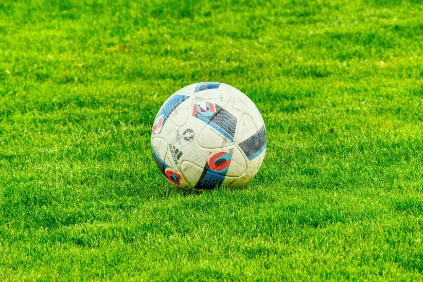 Echipele FCSB, Farul și Sepsi joacă azi meciuri cruciale în Conference League - Orele și televizările celor trei partide