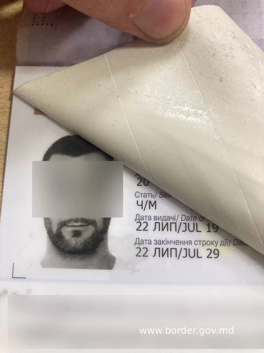 O femeie din Rusia și-a cumpărat pașaport falsificat, care conținea identitatea unui bărbat ucrainean