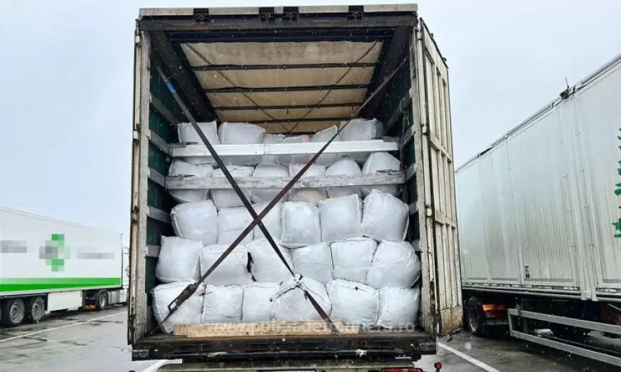 Poliţia de Frontieră Arad informează că peste 35 de tone de deşeuri provenite din Germania şi Italia au fost blocate să intre în România
